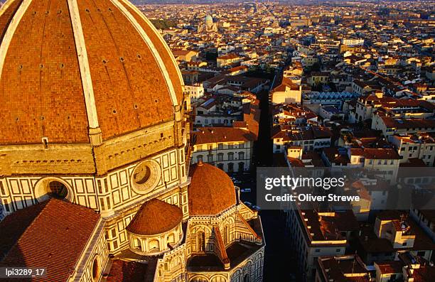 dome of cathedral (duomo), santa maria del fiore, florence, italy - maria stockfoto's en -beelden