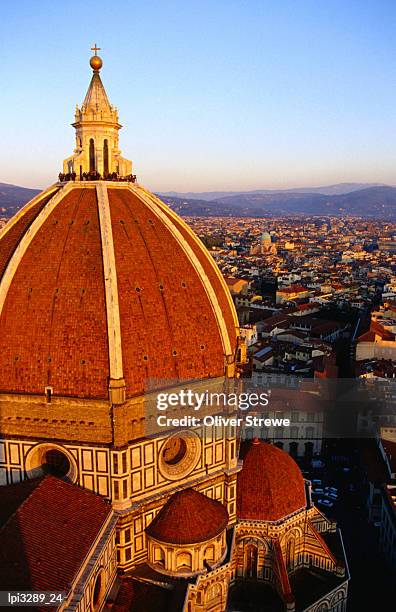 dome of cathedral (duomo), santa maria del fiore, florence, italy - fiore stock-fotos und bilder