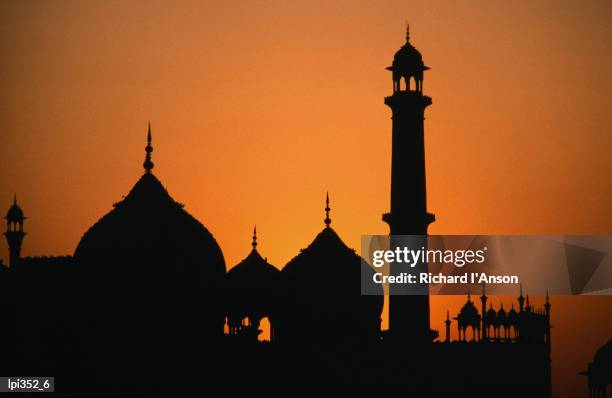 the jama masjid in old delhi, the largest mosque in india, built by shah jahan of taj mahal fame, delhi, india, indian sub-continent - shah stock pictures, royalty-free photos & images