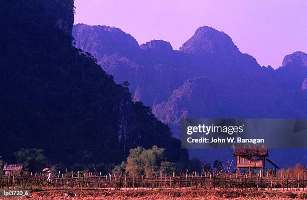 west bank of nam song river, low angle view, vang vieng, laos - west bank stockfoto's en -beelden