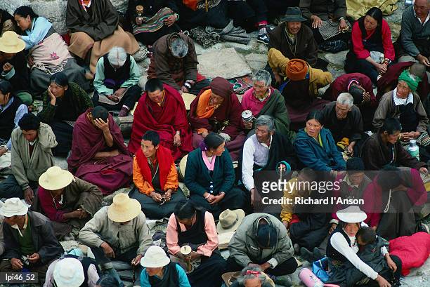 worshippers sitting outside main assembly hall at sera monastery, lhasa, tibet, china, north-east asia - autonoma regionen tibet bildbanksfoton och bilder