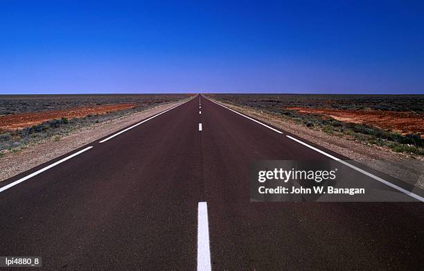 stuart highway, low angle view, australia - angle photos et images de collection