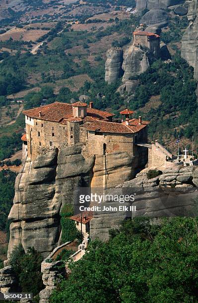 roussanou monastery on an clifftop, meteora, greece - central greece stock pictures, royalty-free photos & images