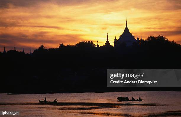 sunrise over ayeyarwady river, sagaing, sagaing, myanmar (burma), south-east asia - anders blomqvist 個照片及圖片檔