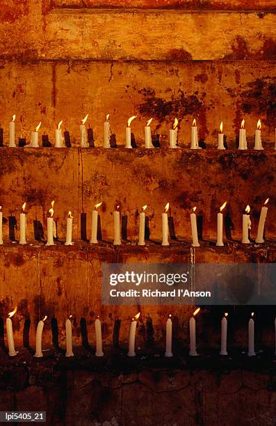 rows of candles at mahabodhi temple, bodhgaya, bihar, india, indian sub-continent - mahabodhi temple stock pictures, royalty-free photos & images
