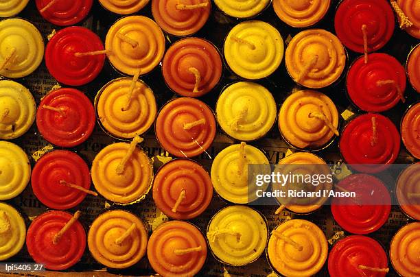 candles displayed for sale, bodhgaya, bihar, india, indian sub-continent - for sale korte frase stockfoto's en -beelden