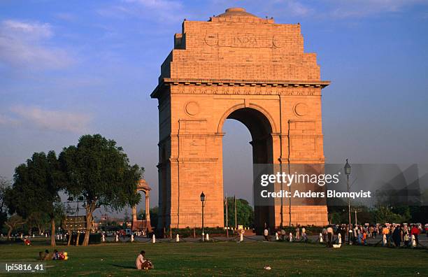 the india gate stone arch of triumph, delhi, india, indian sub-continent - indian subcontinent ethnicity bildbanksfoton och bilder