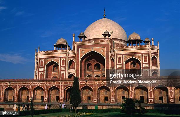 mughal architecture on decorated facade of humayun's tomb, at sunset, delhi, india, indian sub-continent - humayun's tomb stock-fotos und bilder
