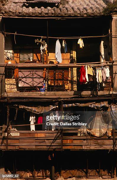 balconies of apartment building in sheung wan. - sudeste da china imagens e fotografias de stock