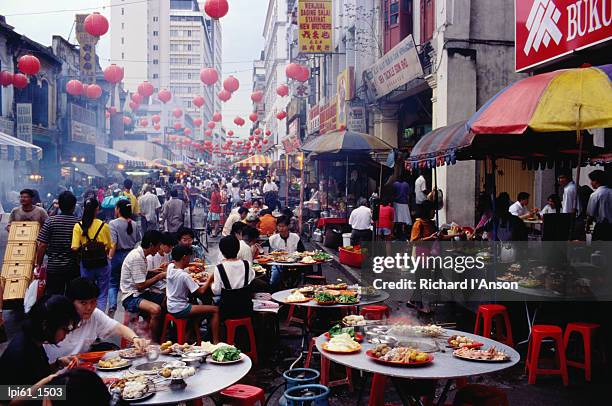 crowds and outdoor restaurants, kuala lumpur, wilayah persekutuan, malaysia, south-east asia - crowded cafe stock pictures, royalty-free photos & images