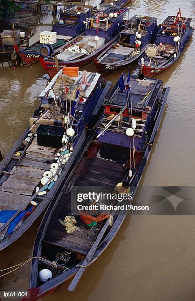 boats on river, melaka, malaysia, south-east asia - east malaysia stock pictures, royalty-free photos & images