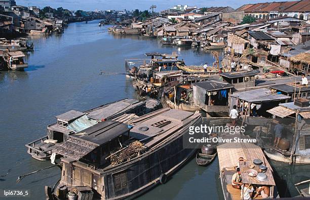 houseboats and houses on banks of saigon river, ho chi minh city, vietnam - saigon river stock pictures, royalty-free photos & images