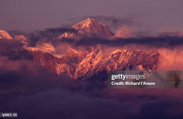 annapurna 11 (7937m) at sunset, gandaki, nepal, indian subcontinent - annapurna beschermd gebied stockfoto's en -beelden