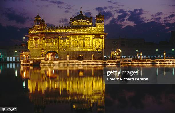 golden temple (harmandir sahib) on waterfront, amritsar, punjab, india, indian sub-continent - 969 stock pictures, royalty-free photos & images
