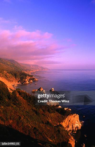 sunset on the big sur coastline., california, united states of america, north america - north pacific ocean stockfoto's en -beelden