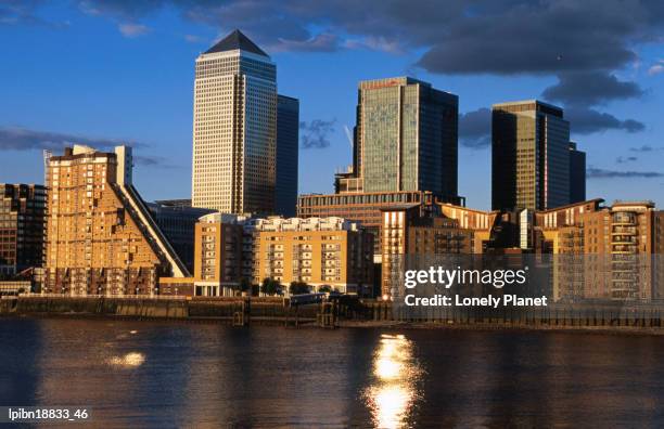 canary wharf tower development., london, greater london, united kingdom, england, europe - londoner stadtgebiet stock-fotos und bilder