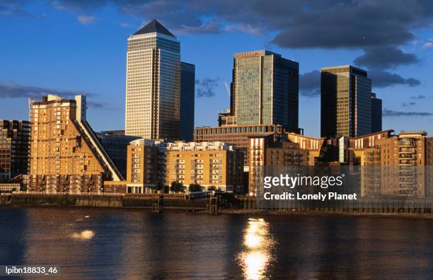 canary wharf tower development., london, greater london, united kingdom, england, europe - greater than fotografías e imágenes de stock