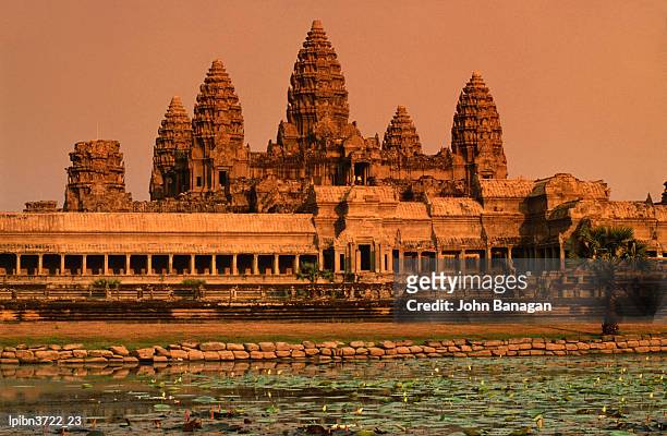 angkor wat at dawn, angkor, siem reap, cambodia, south-east asia - banagan stock pictures, royalty-free photos & images