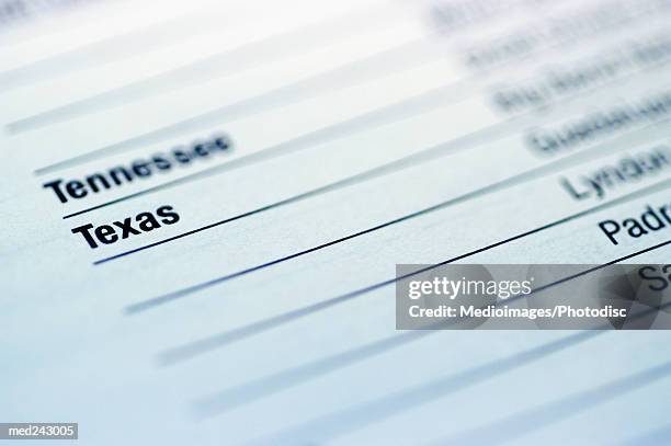 document with words 'texas' and 'tennessee', extreme close-up, selective focus - perry_county,_tennessee stockfoto's en -beelden