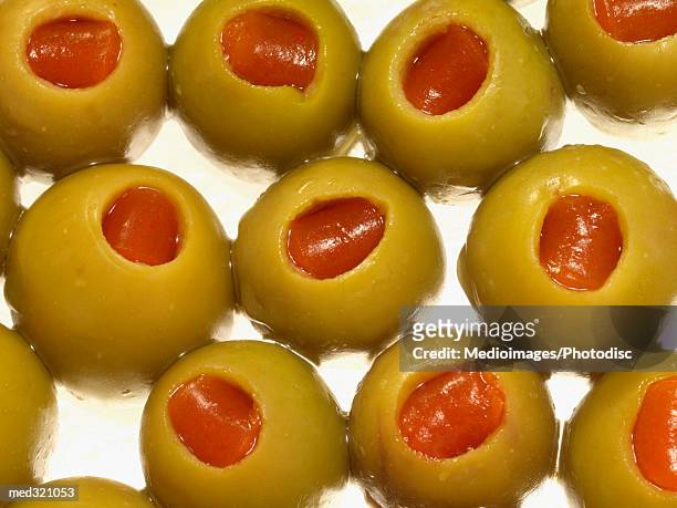 green olives stuffed with pimentos - olive pimento 個照片及圖片檔