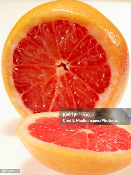 sliced ruby grapefruit - ruby imagens e fotografias de stock