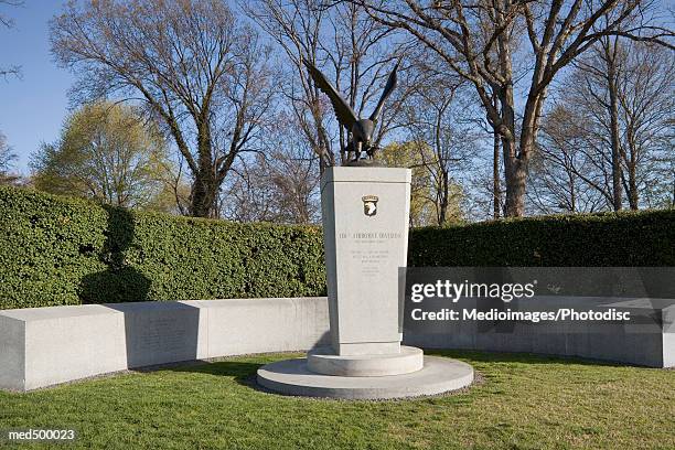 101st army airborne division monument in arlington national cemetery, washington, dc, usa - us army urban warfare stock pictures, royalty-free photos & images