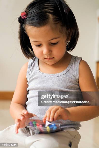 three year old girl looking at package of markers, close-up - marvista entertainment parkside pictures with the cinema society host a screening of the year of spectacular men after party stockfoto's en -beelden