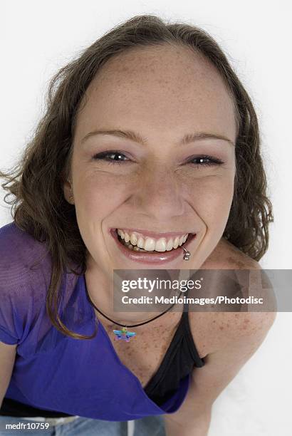 close-up of a young woman smiling - ojos grises fotografías e imágenes de stock