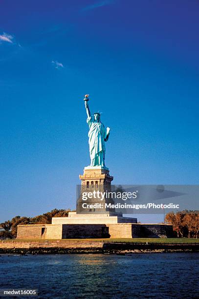 the statue of liberty in new york city, new york, usa - liberty island stock pictures, royalty-free photos & images