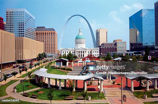 the plaza of the courthouse underneath the st. louis arch in missouri, usa - missouri stock pictures, royalty-free photos & images