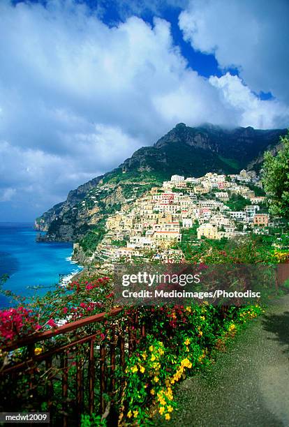 positano in sierno province on the amalfi coast in italy - son la province fotografías e imágenes de stock