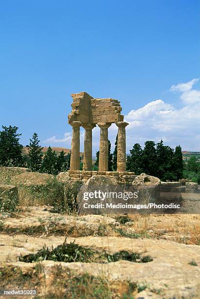 the temple of castor and pollux at agrigento, sicily, italy - castor foto e immagini stock