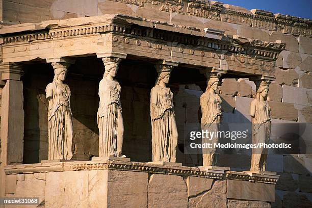 porch of the caryatids at the erechteion at the acropolis, athens, greece - central greece 個照片及圖片檔