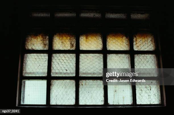 pentridge prison, victoria, australia. window with reinforced glass in a psychiatric ward prison cell. - pentridge stock-fotos und bilder