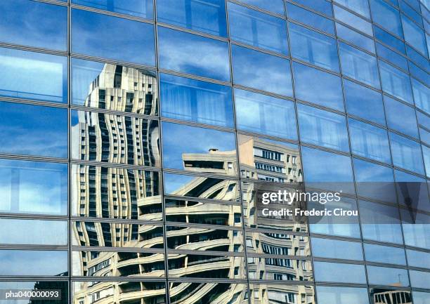 building reflected in window panes - fensterfront stock-fotos und bilder