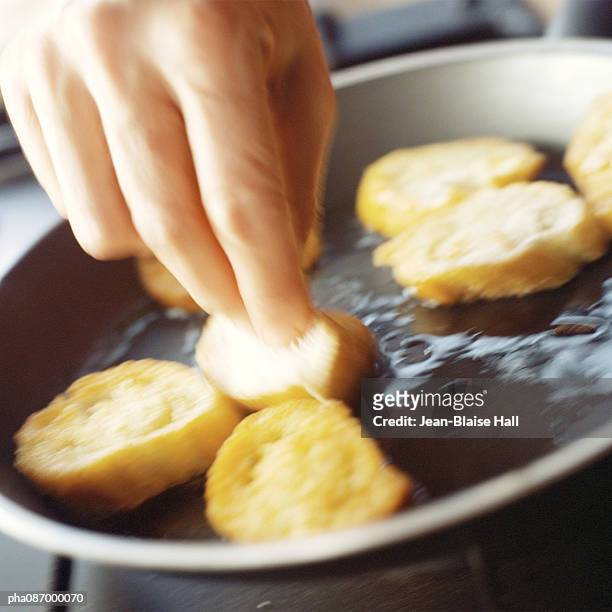 close-up of food being cooked in pan, blurry. - pan stock-fotos und bilder