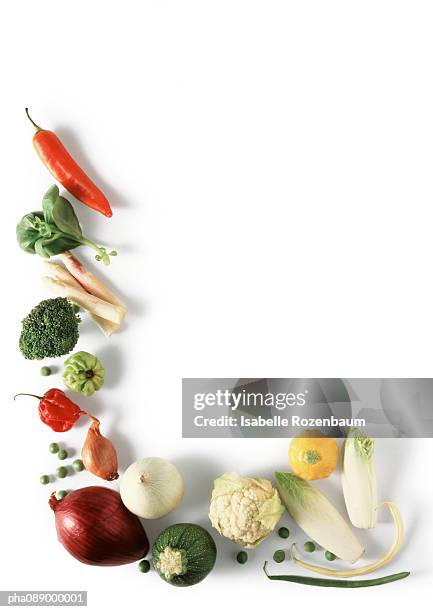 various vegetables laid out in l shape, high angle view - pattypan squash stock pictures, royalty-free photos & images