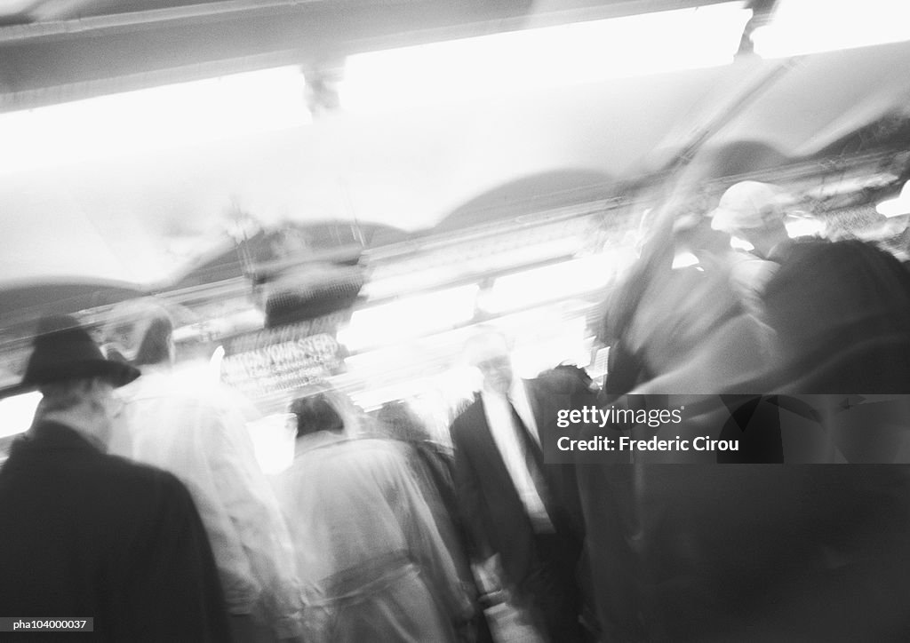 Crowd, blurred, b&w