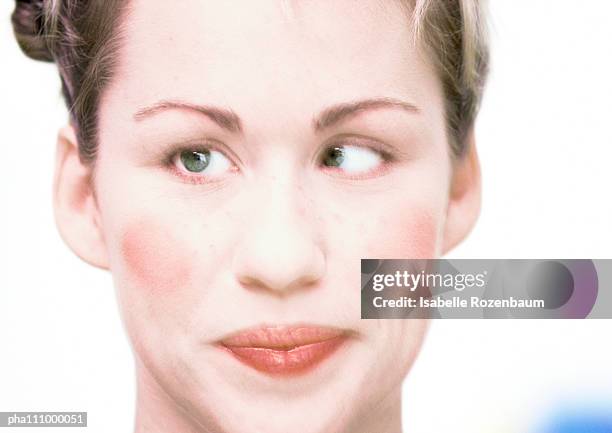 young woman pursing lips and crossing eyes, wearing make up, close-up, blurred - cross eyed 個照片及圖片檔