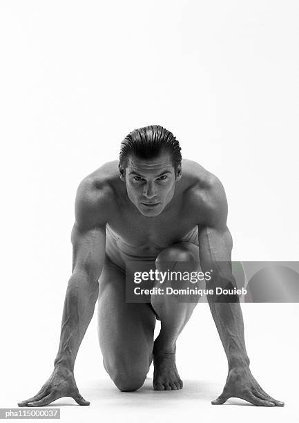 male runner in starting position, nude, front view, b&w - front runner ストックフォトと画像