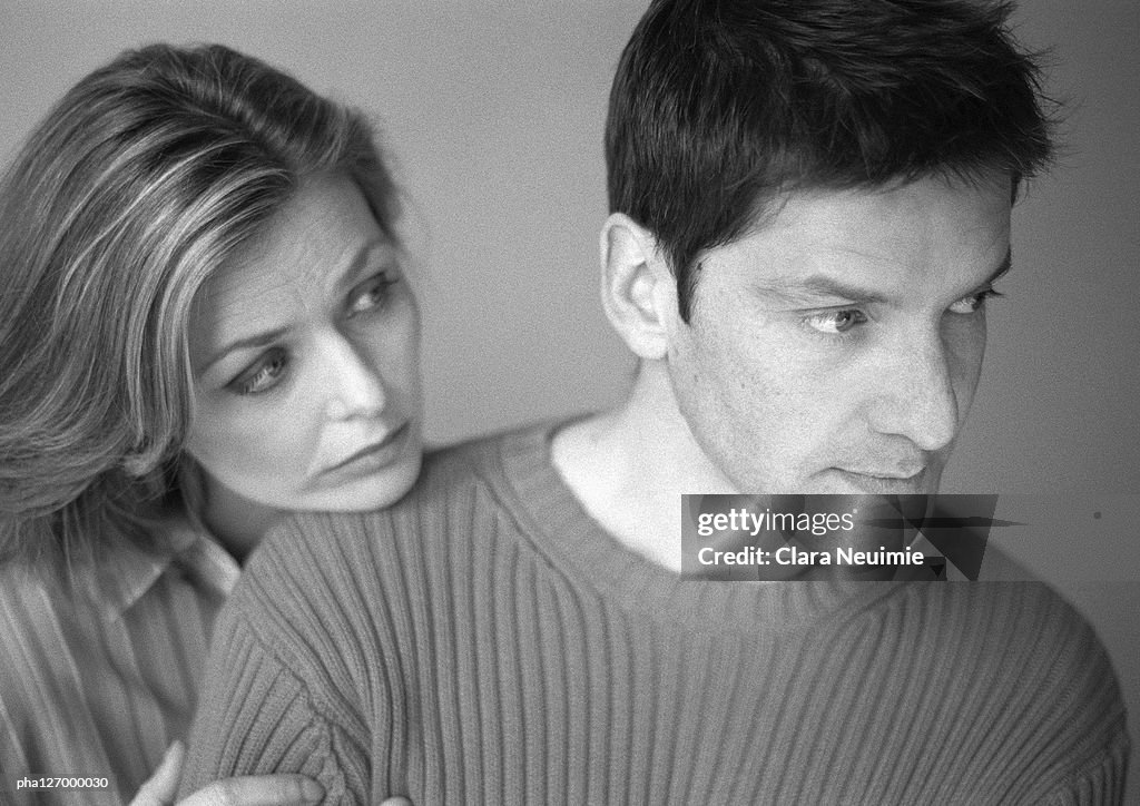 Woman leaning head on man's shoulder, b&w