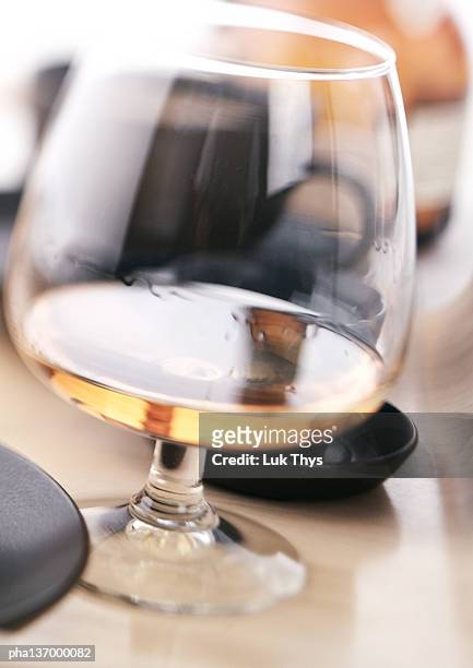 glass of cognac, close-up. - bicchiere da brandy foto e immagini stock