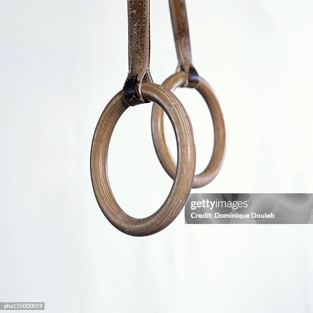 gymnasts' rings. - ringen stock-fotos und bilder