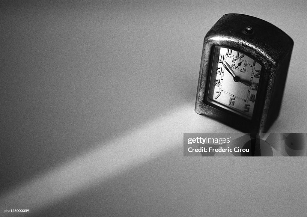 Clock, b&w.