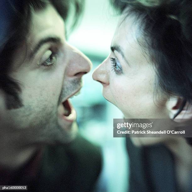 man and woman face to face, both screaming, close-up. - carroll photos et images de collection