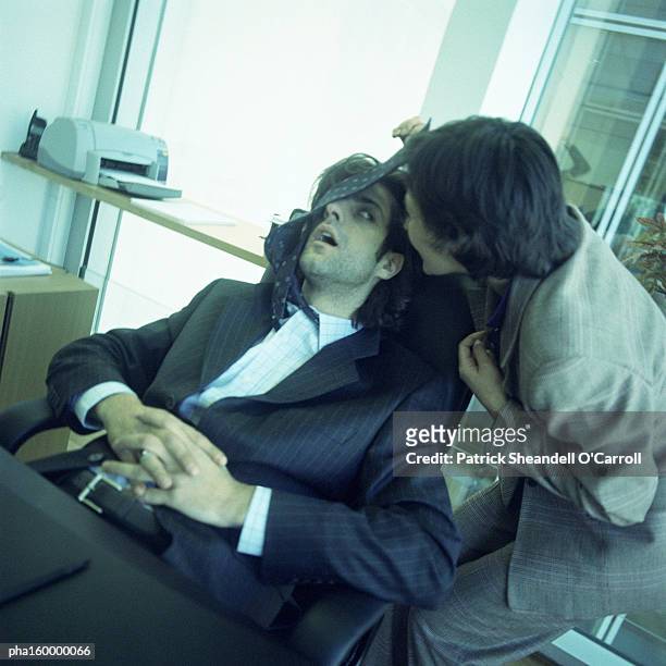 woman waking sleeping colleague. - carroll photos et images de collection