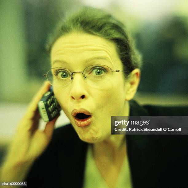 woman using cell phone, portrait. - o foto e immagini stock
