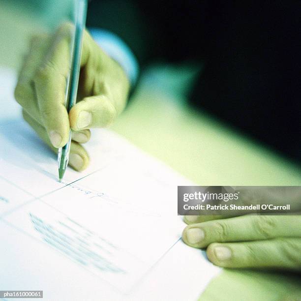 man signing document, close up of hands. - o foto e immagini stock