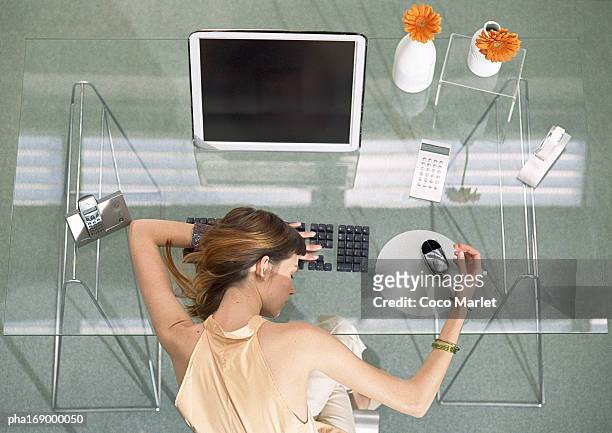 woman leaning head on desk with futuristic devices, high angle view - good condition fotografías e imágenes de stock