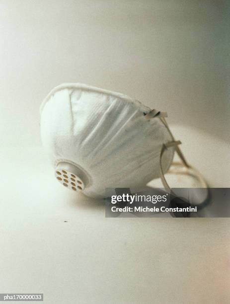 dust mask, close-up - suffocated imagens e fotografias de stock